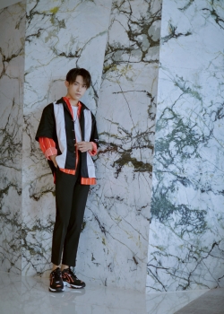 易烊千玺帅气时尚福利高清图片