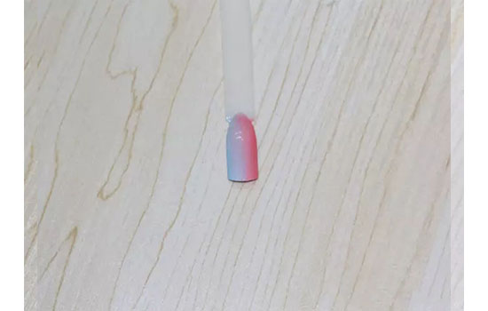双色渐变美甲的做法 双色渐变美甲的步骤
