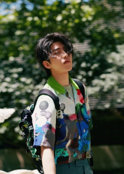 蔡徐坤文艺浪漫高清壁纸图片