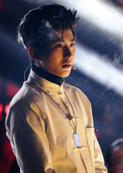 蔡徐坤舞台帅气高清图片