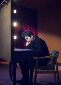 蔡徐坤酷帅花絮高清壁纸图片