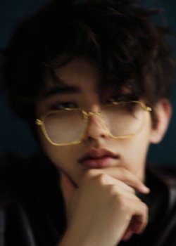 蔡徐坤慵懒迷离大片高清壁纸图片