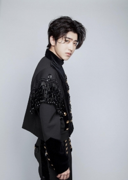 蔡徐坤《巅峰之夜》帅气高清壁纸图片