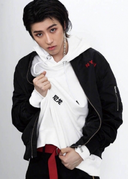 蔡徐坤图片 蔡徐坤帅气封面大片高清壁纸图片