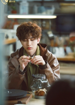 蔡徐坤《明星制片人微计划》洒脱图片