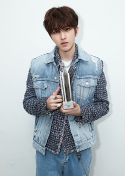 蔡徐坤2025搜狐时尚盛典帅气图片