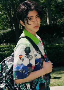 蔡徐坤港风帅气高清壁纸图片