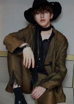 蔡徐坤复古帅气高清壁纸图片