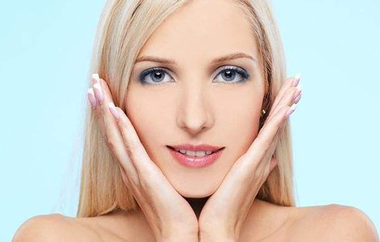 先贴眼膜还是先擦水乳 水乳与眼膜哪个先用