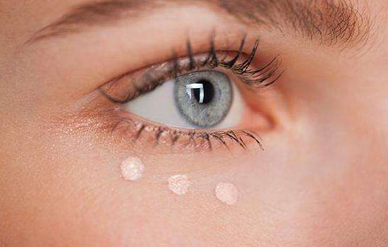 眼霜的正确使用时间早晚 使用眼霜的最佳时间