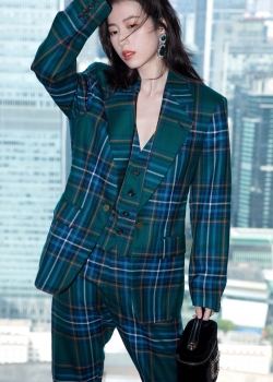 周雨彤洒脱干练写真高清手机壁纸