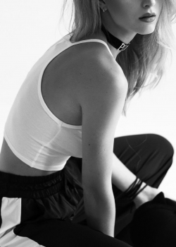 欧美美女黑白写真高清高清手机壁纸