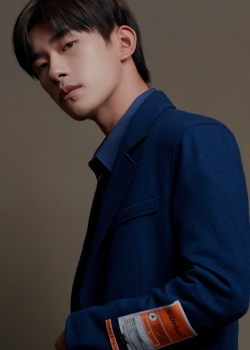 易烊千玺俊俏帅气高清手机壁纸