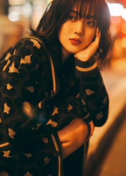 王梓薇浪漫夜景写真高清手机壁纸