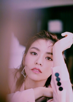 宋芸桦率性性感写真高清手机壁纸