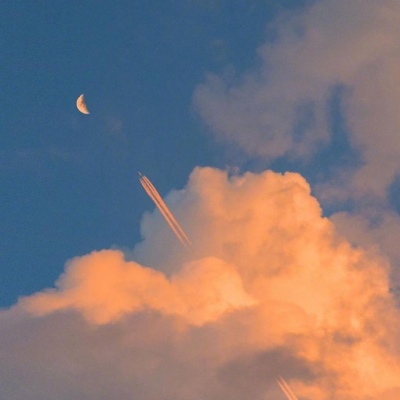 莫小昕。月亮?背景图