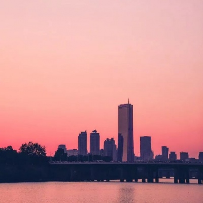 安奈 意境粉红色系背景图 银河遥远 星辰耀眼 你我中间 隔着一万光年