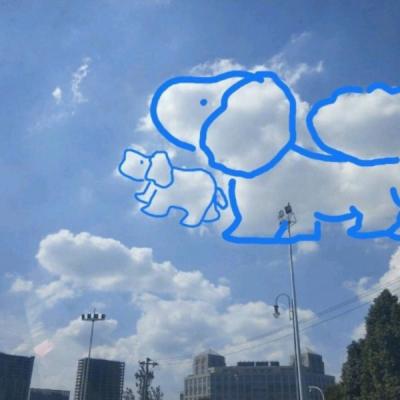 搞怪云朵蓝天白云图