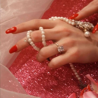 林之煜☆  红色背景图