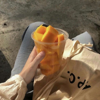 绾安#背景图#因为遇到了温柔的人，所以自己也想变得温柔