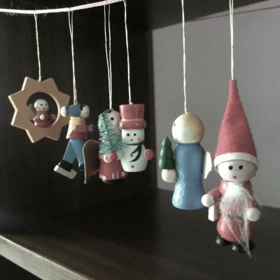 十里：初见是惊鸿一瞥，重逢是始料未及，铁马是你，冰河也是你。