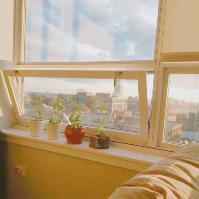 林知晚  黄色唯美意境小清新背景图