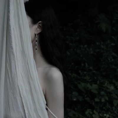 念七 曼妙女生头像