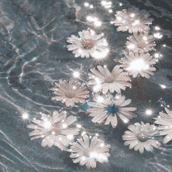 唯美水蓝色背景图  图源微博via艺术物语