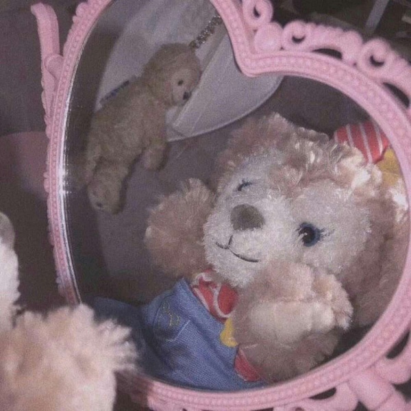 念七 镜内可爱卡通玩偶