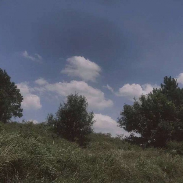 唯美原宿风空间背景图/连水都会变质 更何况人心.