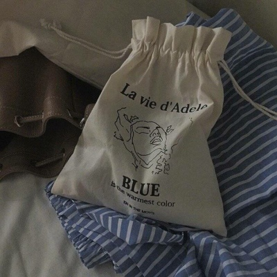 ins风背景图  手可摘星辰 易卿飒