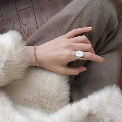 冷澈/单人气质干净手图