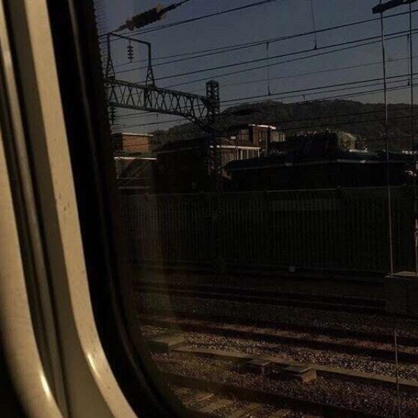 ins风唯美空间背景图/活在这个世界上 还真是打扰了.