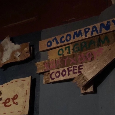 正月：（背景）复古风背景，以前的感情总让人羡慕不已.