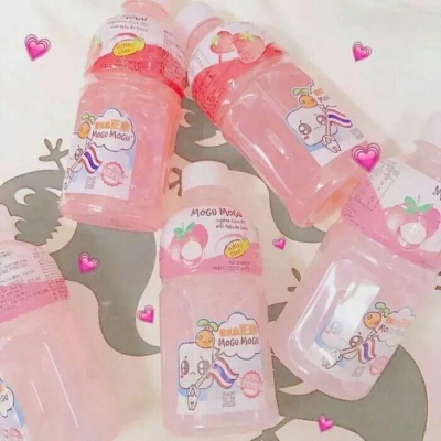 ins风小清新 适合微信头像：日子依旧一天一天过，窗口树枝上的干石榴依旧挂着