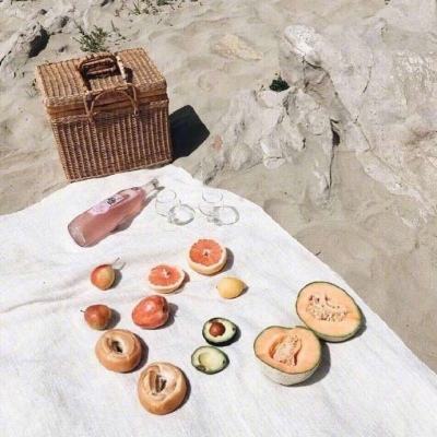 家居/白色简约/背景图/生活真的挺苦的，但一定会看到暖暖甜甜的阳光的