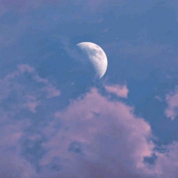 沈曦：唯美天空云朵背景图