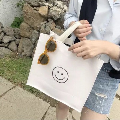 | 笑可以假笑但叹气往往都是真的 |