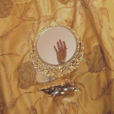 绾安#系列背景#妙语连珠是猎物   支支吾吾是喜欢