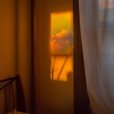 七妎 唯美风倒映云朵 背景图