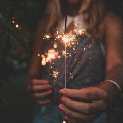 生命再长不过烟火落了眼角