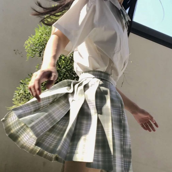 皆甜:校园制服女头/不要害怕孤独 因为这个世界上 肯定有人正向你走来