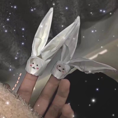 背景图好看的锁骨千篇一-律 有趣的肚子弹来弹去。