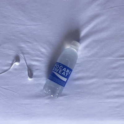 偏蓝背景   斯人若彩虹 遇上方知有  沈俞讪