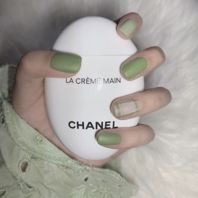 江喻绾        手控/背景图/绿色/记住我的好 或者记住我就好。♡