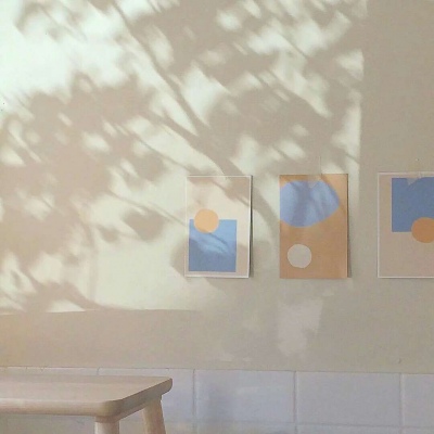 沫沫.  qq背景/来自远方 只饮烈酒 不谈过往