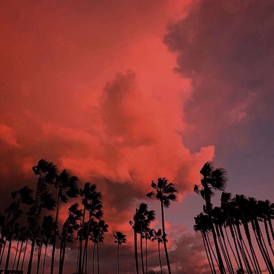 唯美背景图/天空/日复一日的活着 没有很难过 也没有很快乐。