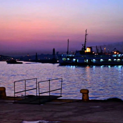 黄昏天空背景图：日暮紫色的天空 你见过吗？