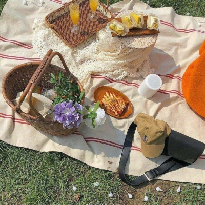 白灏宇：唯美头像甜点休闲    山山星月山山险 山山情意山山难