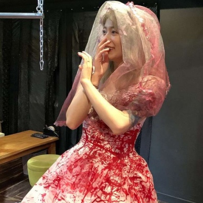 “今晚月色真美啊”“没看到呢”“那真是月亮的遗憾”